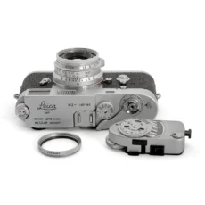 Leica M2 & Objectif Leitz Summicron 35mm f/2 + posemètre Leica-Meter MC et un filtre UVa - vue de dessus