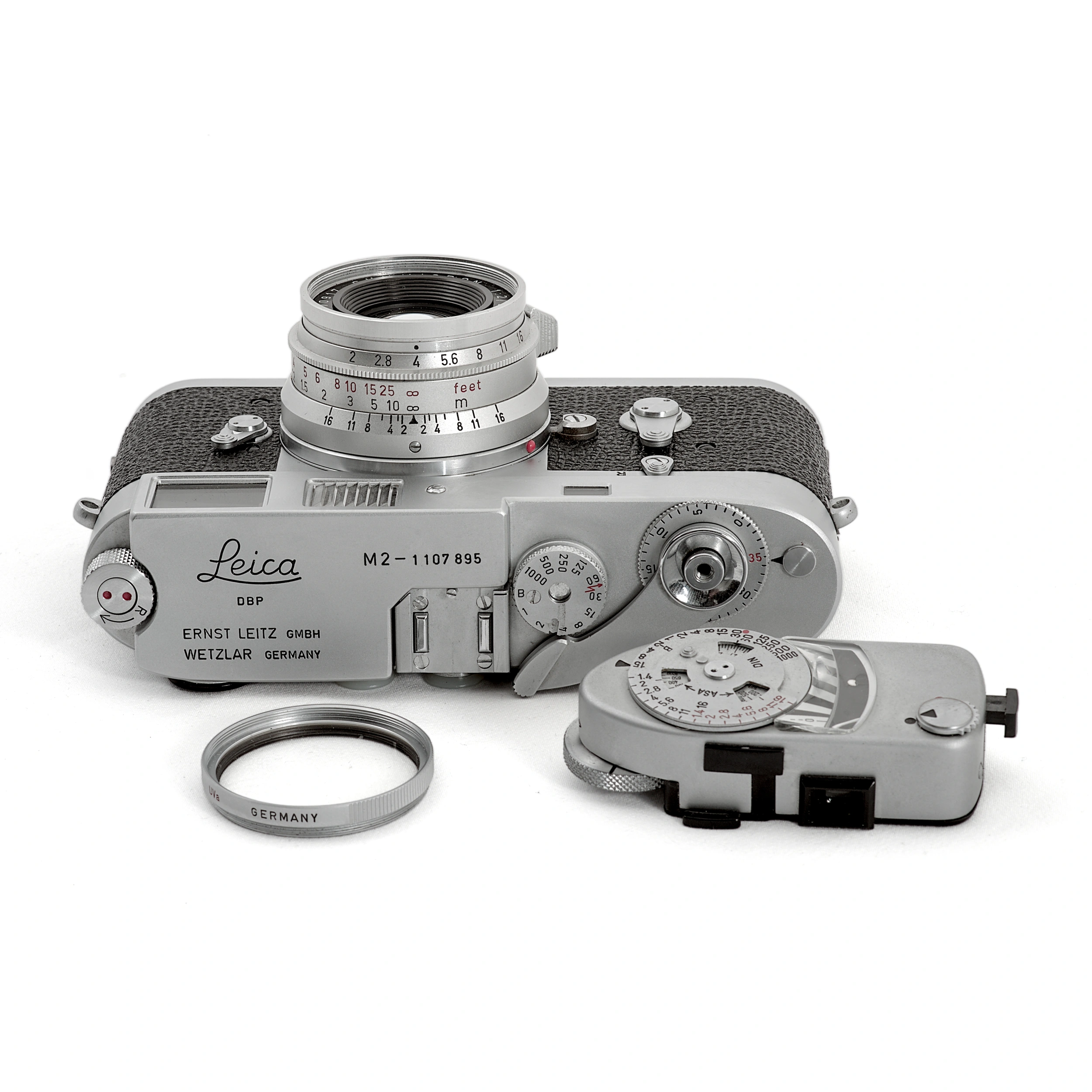 Leica M2 & Objectif Leitz Summicron 35mm f/2 + posemètre Leica-Meter MC et un filtre UVa - vue de dessus