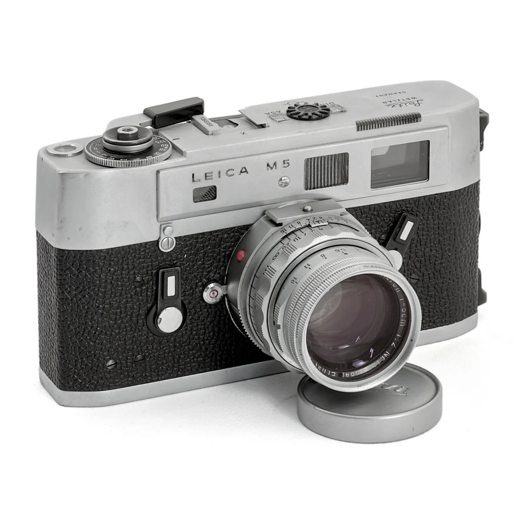 Appareil photo télémétrique Leica M5 chrome avec objectif Summicron 50mm f/2 DR de face