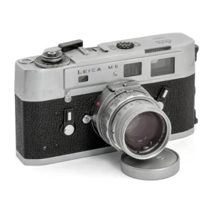 Appareil photo télémétrique Leica M5 chrome avec objectif Summicron 50mm f/2 DR de face
