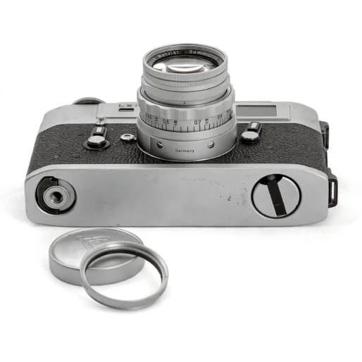 Leica M5 chrome avec objectif Summicron 50mm f/2 DR de dessous