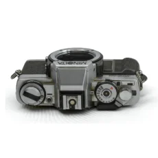 Vue de dessus du Minolta XG-M montrant les molettes de réglage et les traces d'usure