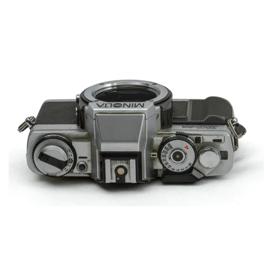 Vue de dessus du Minolta XG-M montrant les molettes de réglage et les traces d'usure