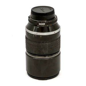 Objectif photo Nikon Nikkor 180mm f/2.8 ED AI-S vu de profil montrant la bague de diaphragme et le numéro de série