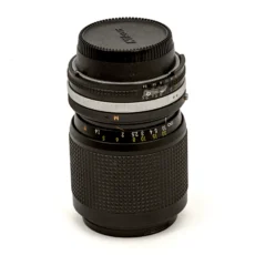 Objectif Nikon Zoom-NIKKOR 35-105mm f/3.5-4.5 Ai-S vu de profil