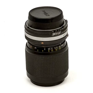Objectif Nikon Zoom-NIKKOR 35-105mm f/3.5-4.5 Ai-S vu de profil