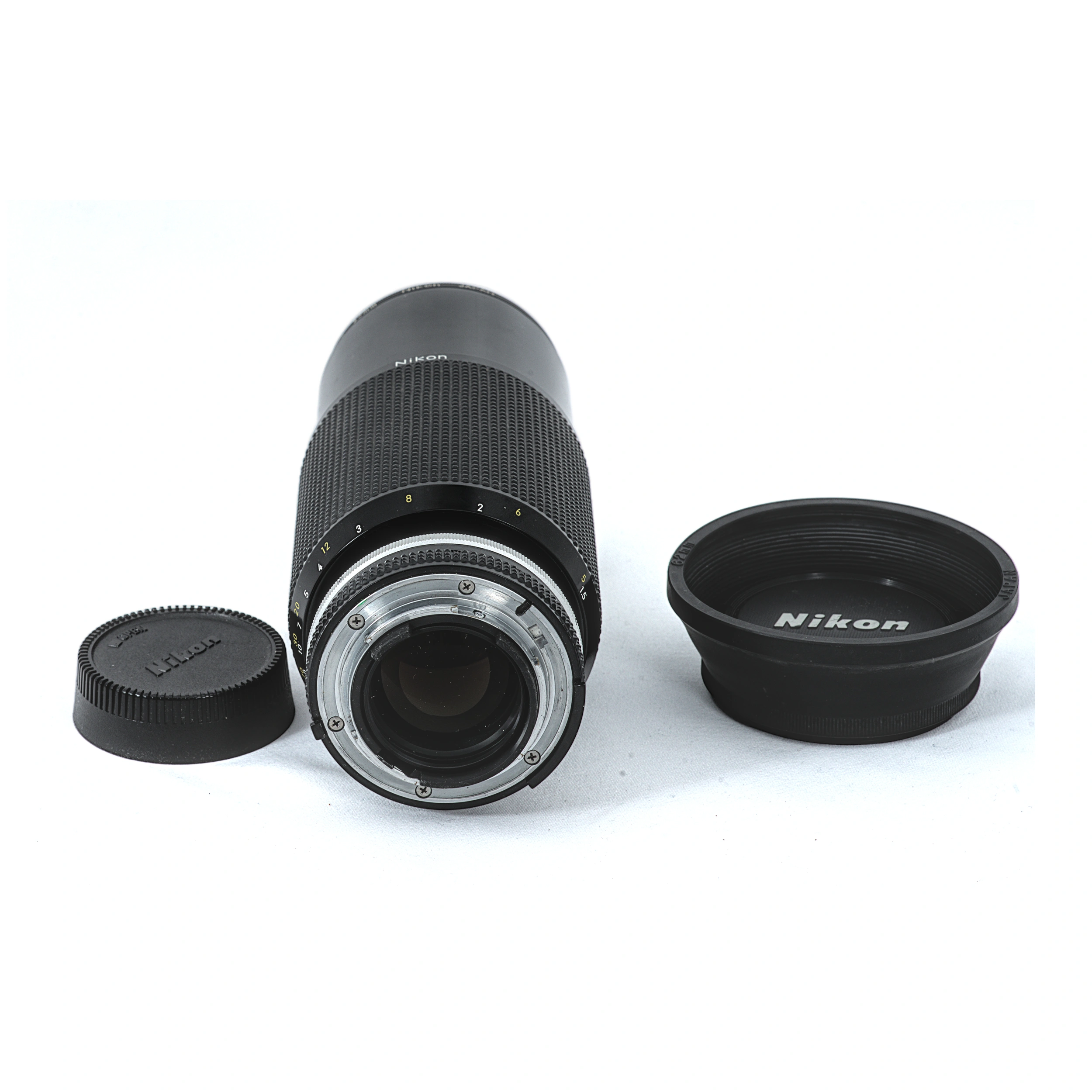 Nikon Zoom-NIKKOR 80-200mm f/4 AI-S vue de derrière