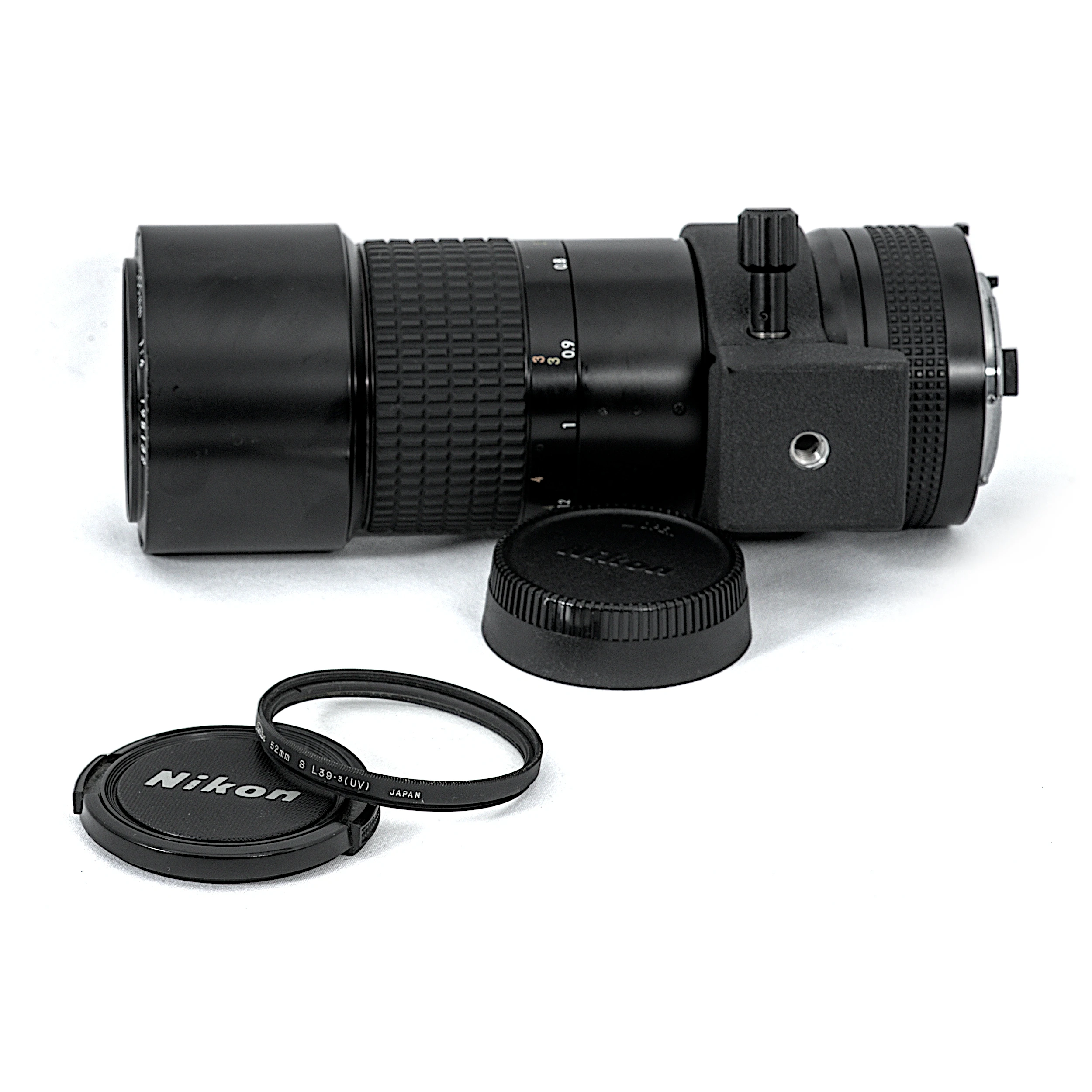 Objectif Nikon Micro-Nikkor 200mm f/4 IF AI-S vue côté
