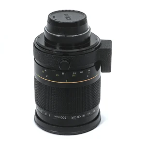 Objectif Nikon Reflex-NIKKOR 500mm f/8 de profil avec collier de pied