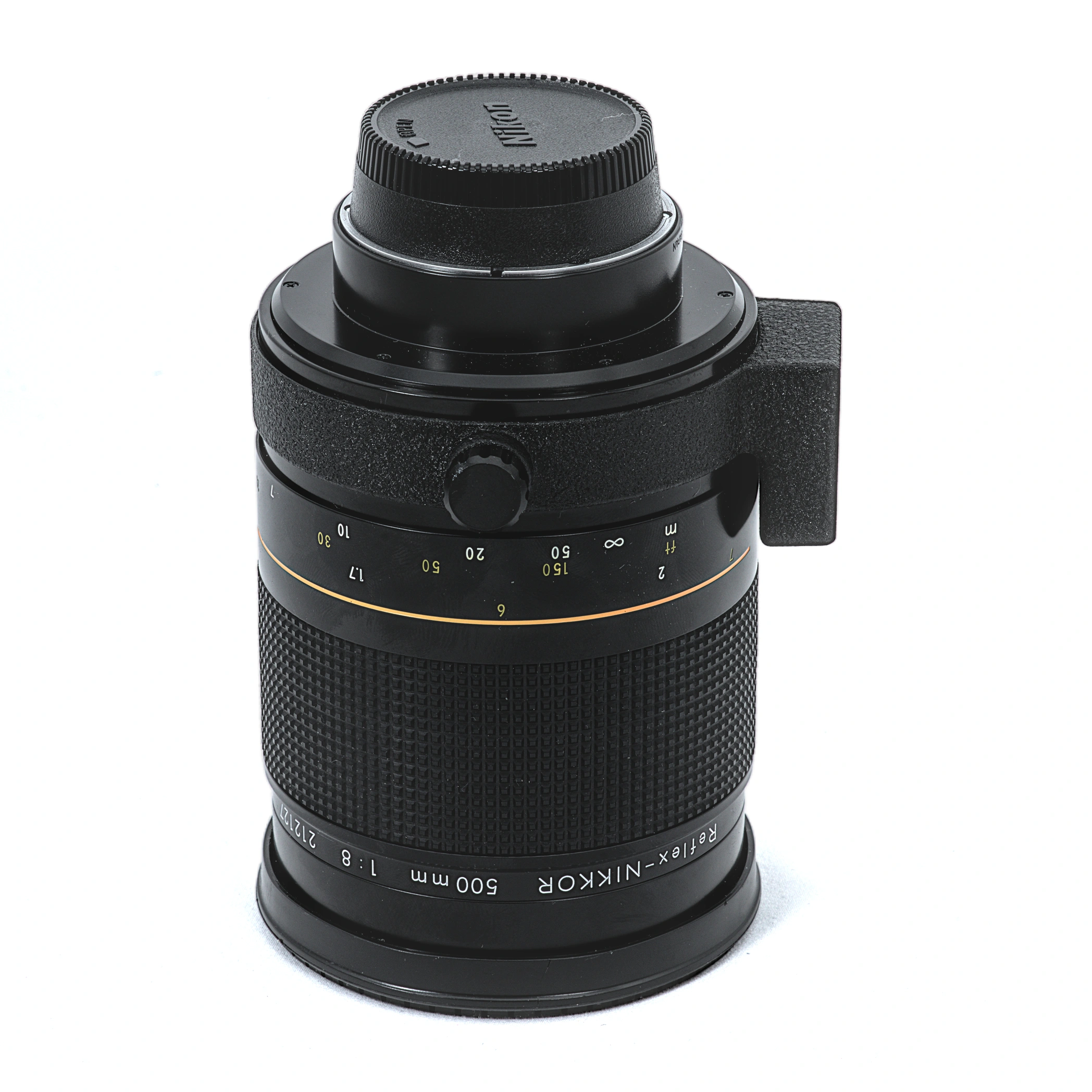Objectif Nikon Reflex-NIKKOR 500mm f/8 de profil avec collier de pied