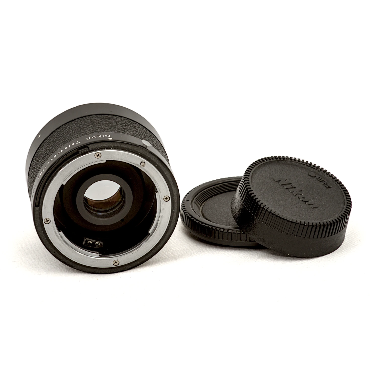 Vue arrière du téléconvertisseur Nikon TC-200 montrant la baïonnette de monture F