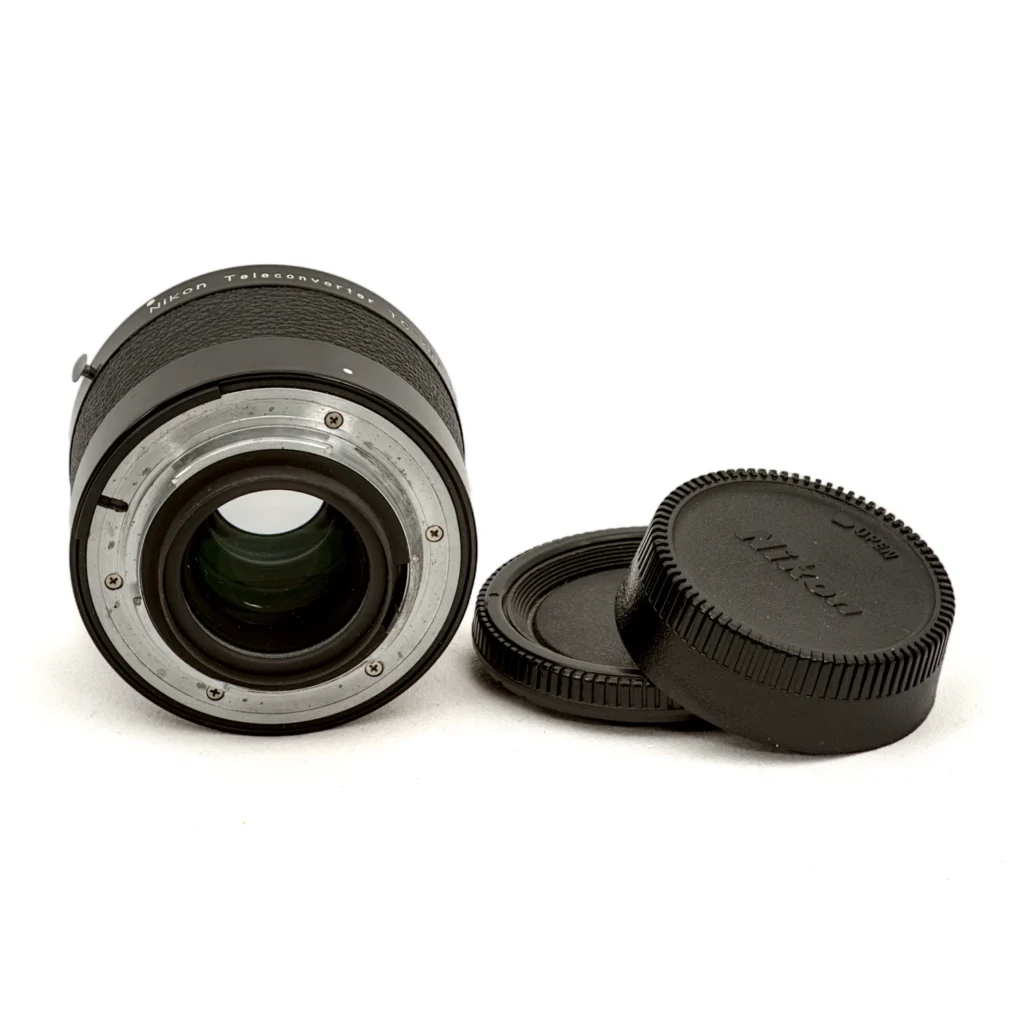 Vue avant du téléconvertisseur Nikon TC-200 sans bouchon