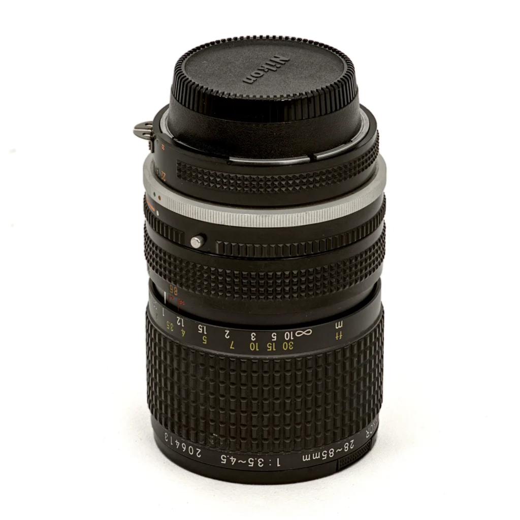 Objectif Nikon Zoom-Nikkor 28-85mm f/3.5-4.5 AI-S de profil