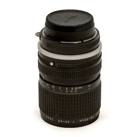 Objectif Nikon Zoom-Nikkor 28-85mm f/3.5-4.5 AI-S de profil