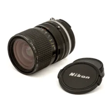 Objectif Nikon 28-85mm avec ses bouchons avant et arrière
