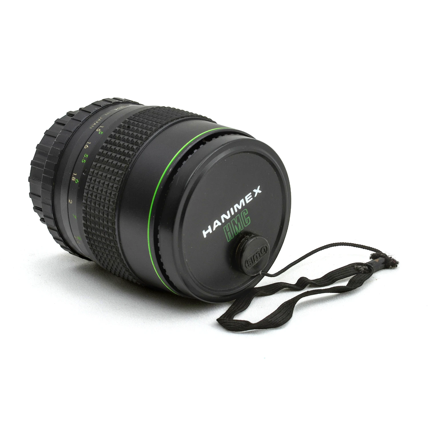 Objectif Hanimex HMC 135mm f/2.8 avec son bouchon avant