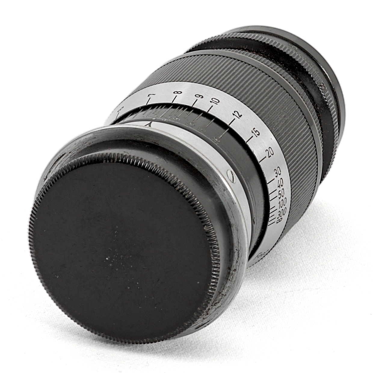 Objectif Leica Ernst Leitz Wetzlar Elmar 9cm f/4 de côté avec bouchon