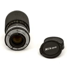 Monture arrière de l'objectif Nikon et ses bouchons