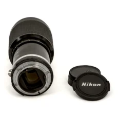 Monture arrière de l'objectif Nikon 80-200mm f/4.5 de type AI avec bouchons