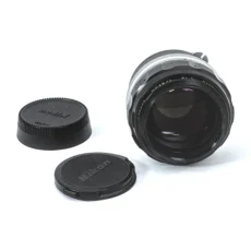Objectif Nikon Nikkor-H Auto 85mm f/1.8 vu de face