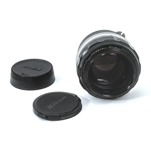 Objectif Nikon Nikkor-H Auto 85mm f/1.8 vu de face