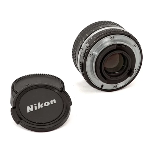 Monture arrière Nikon F de l'objectif Nikkor 50mm f/2 AI avec baïonnette métallique