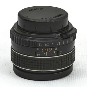 Objectif Asahi Pentax SMC Takumar 55mm f/1.8 de profil montrant les bagues de réglage