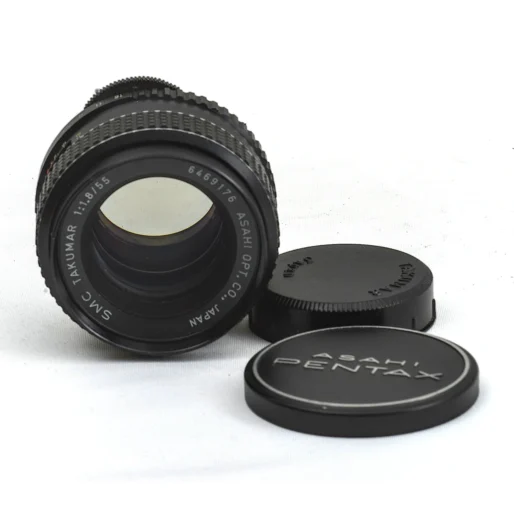 Lentille frontale de l'objectif SMC Takumar 55mm f/1.8 avec ses bouchons d'origine