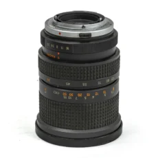 Vue de profil de l'objectif Tokina montrant les bagues de réglage et la monture