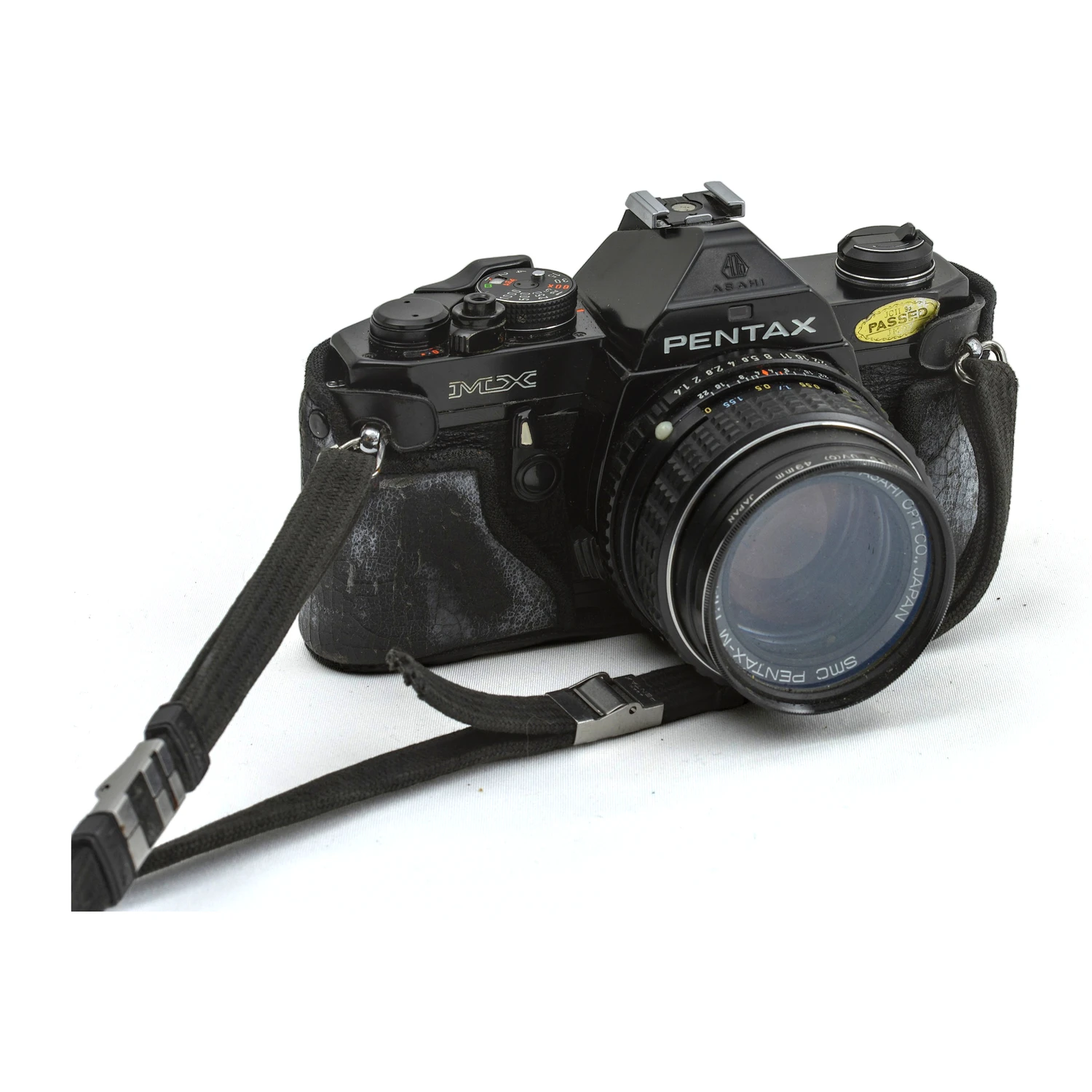 Appareil photo reflex argentique Asahi Pentax MX noir avec objectif SMC Pentax-M 50mm f/1.4 de face