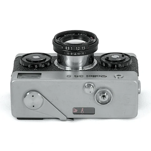 Appareil photo Rollei 35 S argenté vue dessous