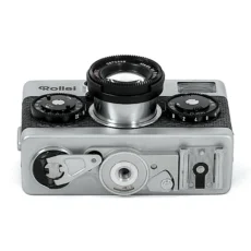 Rollei 35 SE argenté vue de dessous