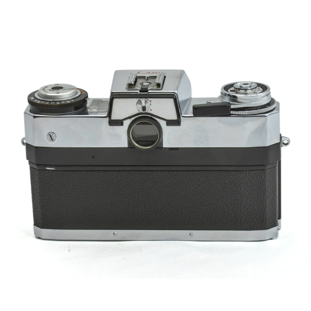 Vue arrière du boîtier Zeiss Ikon Contarex Electronic montrant le viseur et le dos