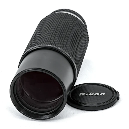 Objectif Nikon Zoom-Nikkor 100-300mm f/5.6 AI-S vue devant