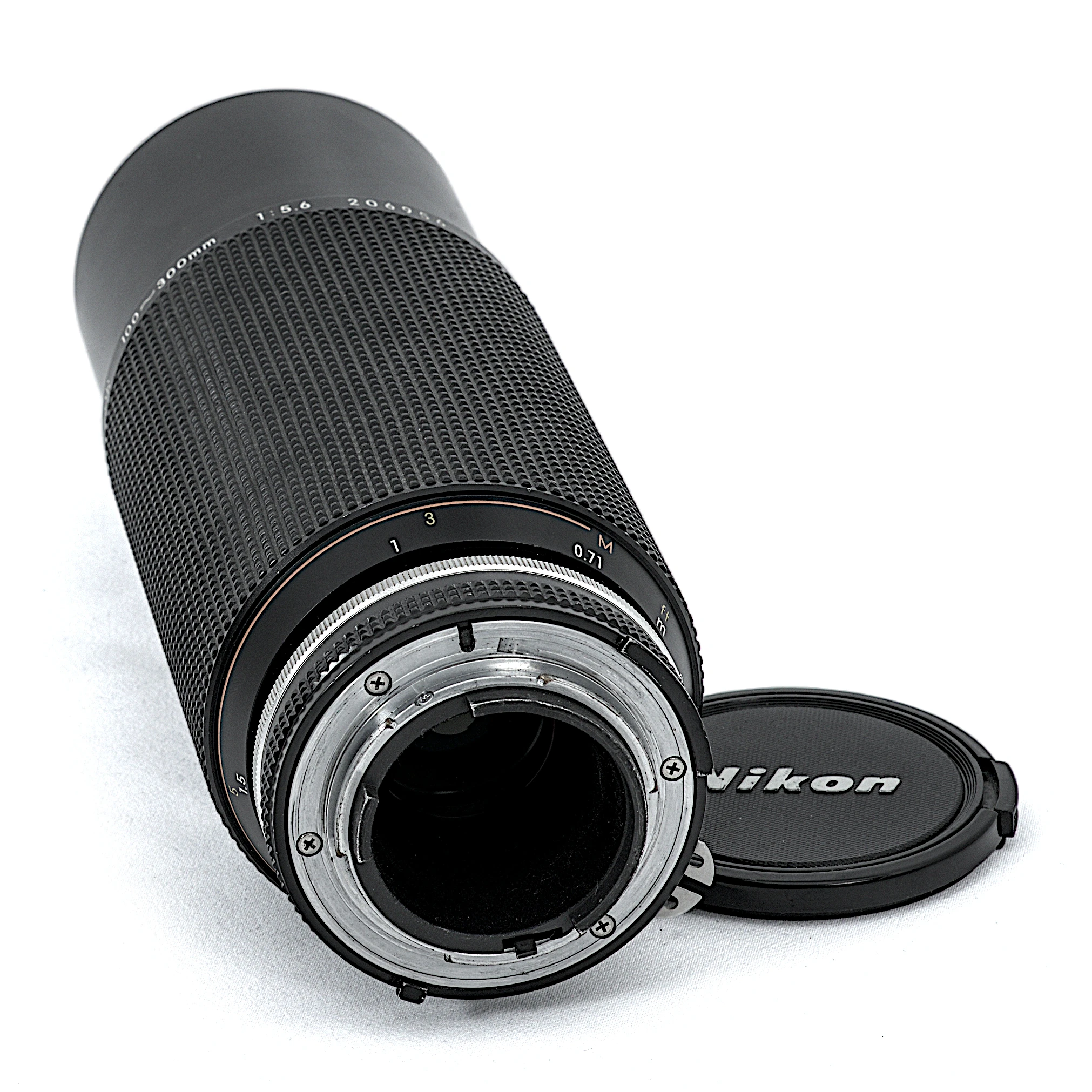 Objectif Nikon Zoom-Nikkor 100-300mm f/5.6 AI-S vue arrière