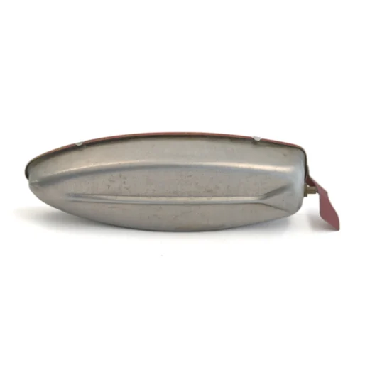Dessous de la coque en métal du bateau jouet ancien HWN