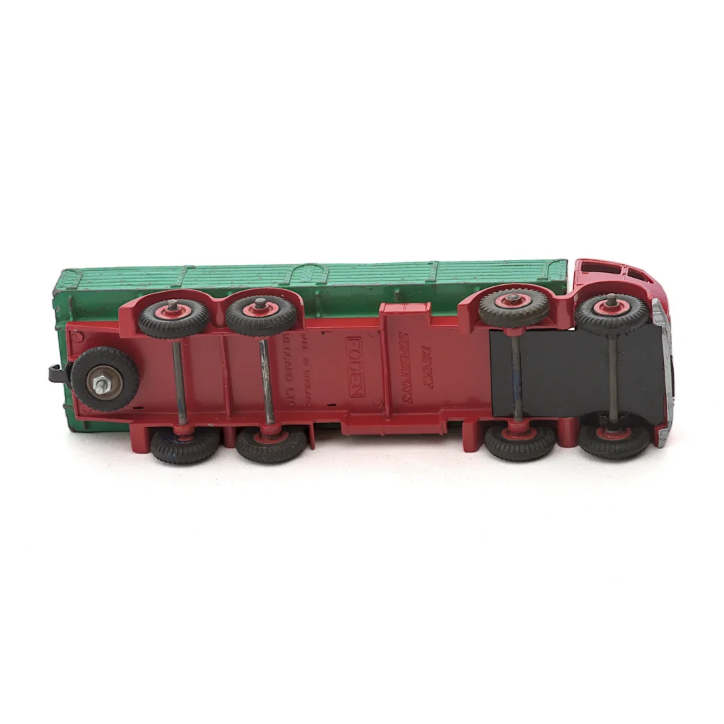 Camion miniature Dinky Toys Foden plateau vert