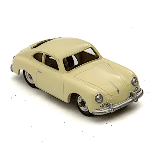 Vue de trois quarts avant de la miniature Dinky Toys Porsche 356A de couleur crème avec pare-chocs argentés