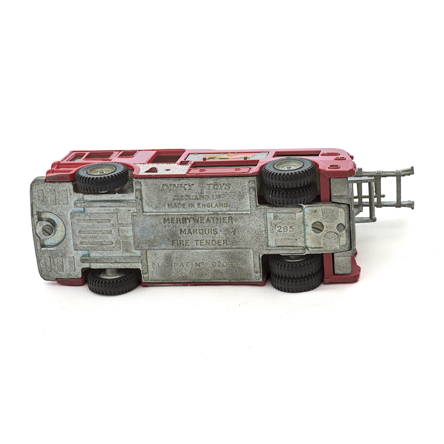 Vue arrière du camion de pompiers Dinky Toys 285 avec son échelle sur le toit