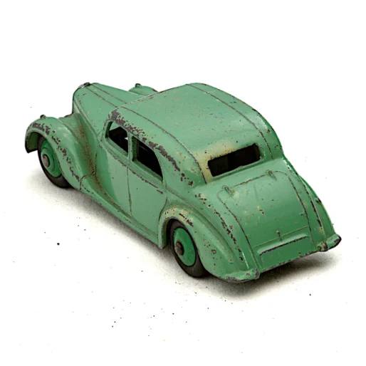 Voiture miniature Dinky Toys 40A Riley Saloon verte vue de trois quarts arrière