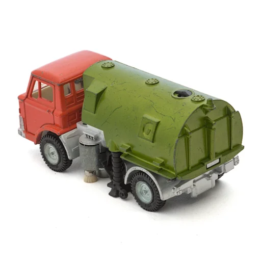 Vue arrière de la balayeuse Dinky Toys 451 avec détails de la citerne