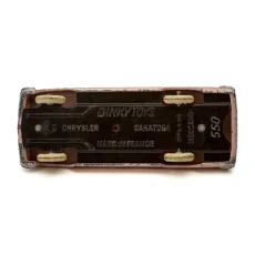 Châssis noir de la Dinky Toys 550 avec les inscriptions Made in France et Meccano