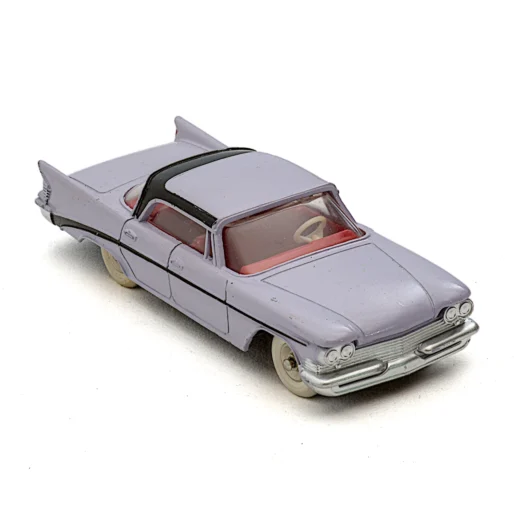 Voiture miniature Dinky Toys Chrysler Saratoga parme vue de trois quarts avant