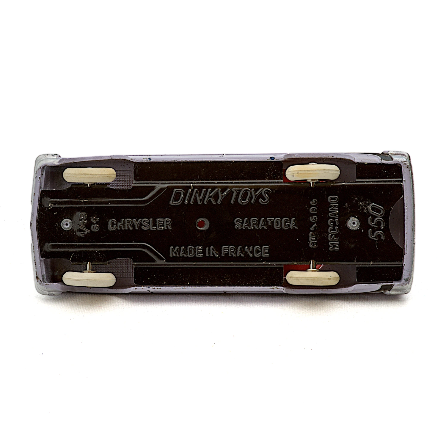 Châssis noir de la Dinky Toys 550 Chrysler Saratoga Made in France