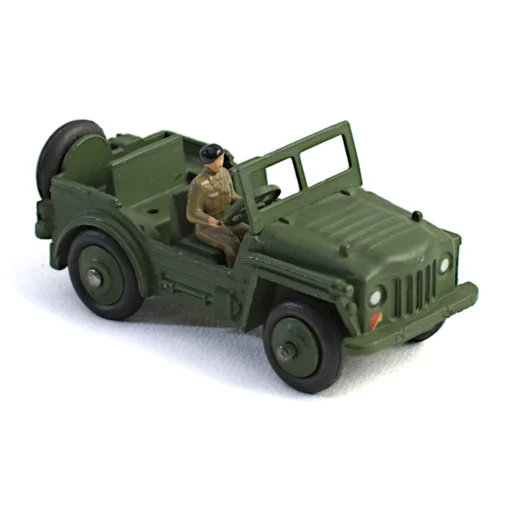 Vue avant gauche de la voiture miniature Dinky Toys Austin Champ avec conducteur