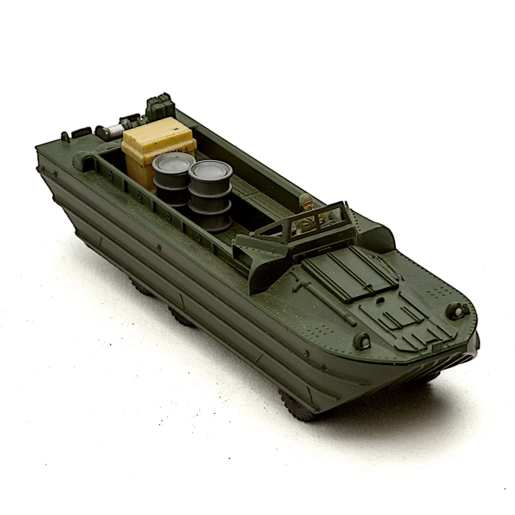 Camion amphibie militaire DUKW Dinky Toys 825 de face avec accessoires