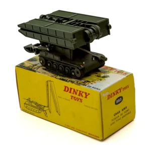 Char AMX poseur de pont Dinky Toys 883 posé sur sa boîte d'origine jaune