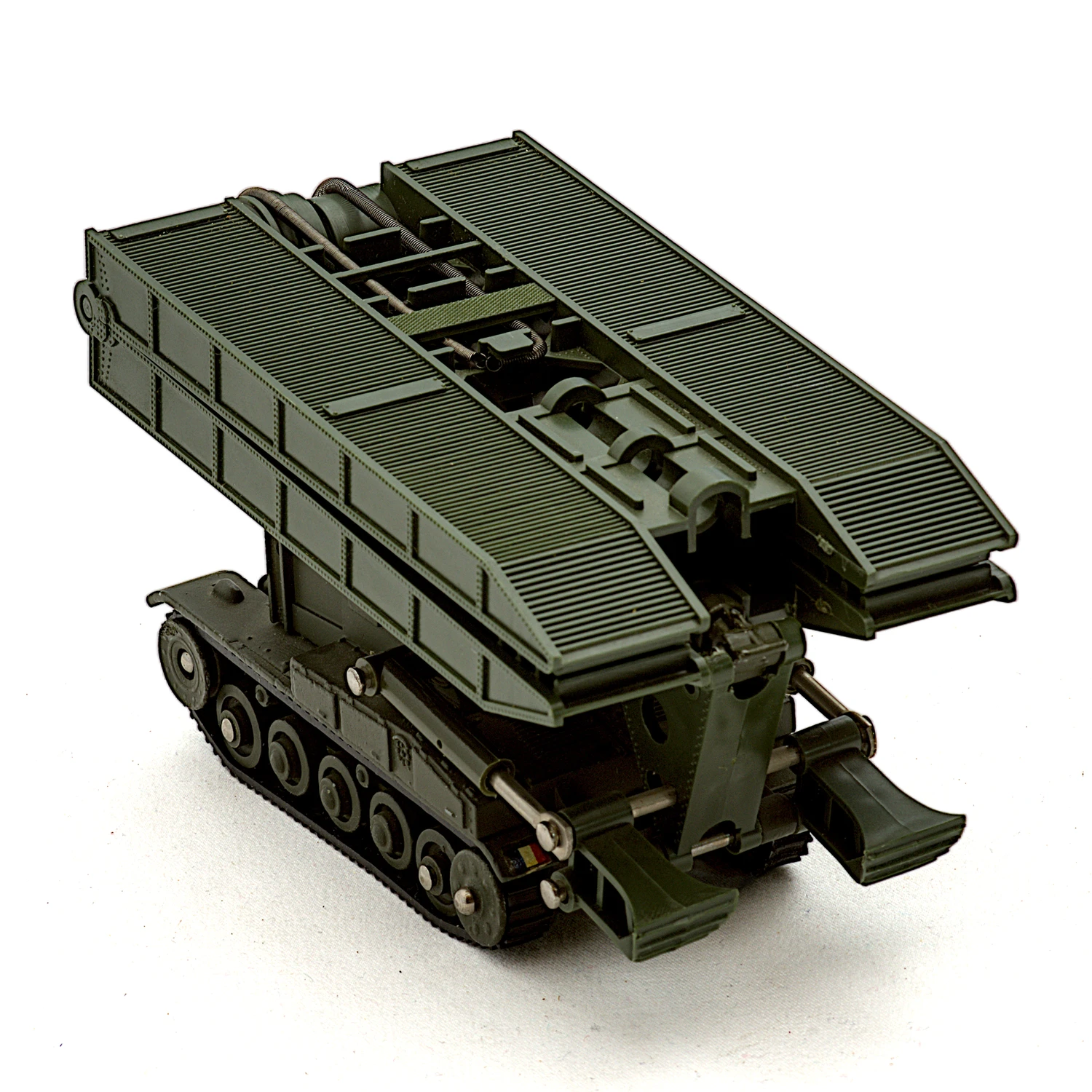 Vue arrière du char AMX poseur de pont Dinky Toys montrant le mécanisme