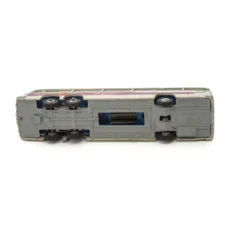 Châssis de l'autocar Dinky Supertoys 952 avec inscriptions Meccano et compartiment à pile