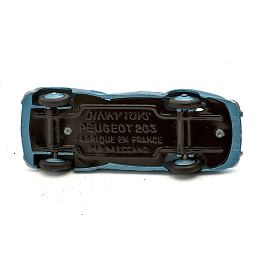 Châssis noir de la miniature Dinky Toys Peugeot 203 avec inscriptions Meccano France